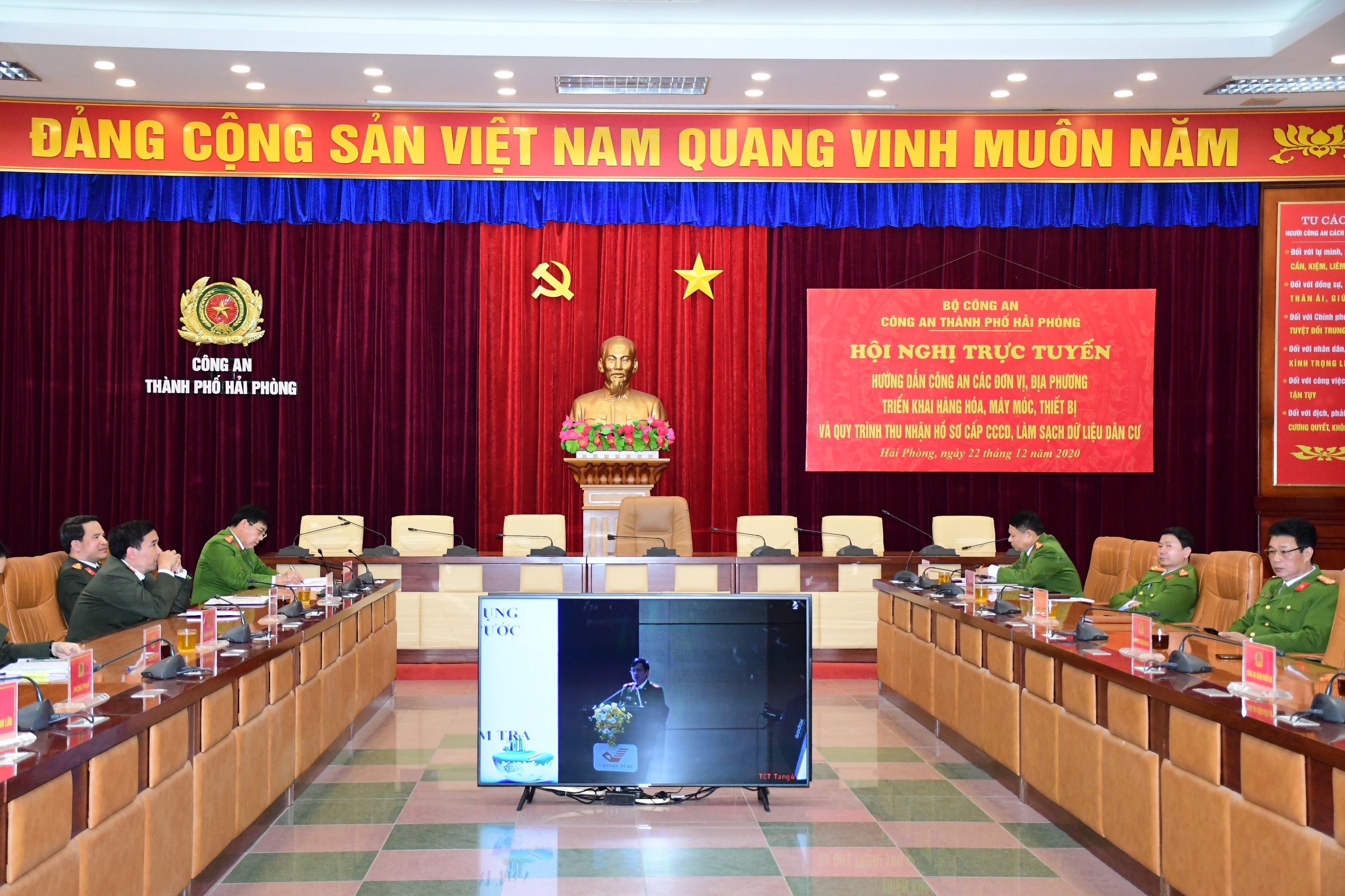 Hướng dẫn triển khai hàng hoá, máy móc, thiết bị và quy trình thu thập hồ sơ cấp CCCD, làm sạch dữ liệu dân cư